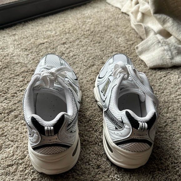 New Balance 530 - Women's Silver/Black/White size 9 - Picture 6 of 7